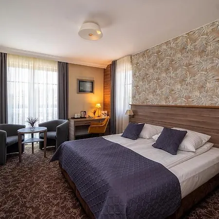 Korona Hotel 3*