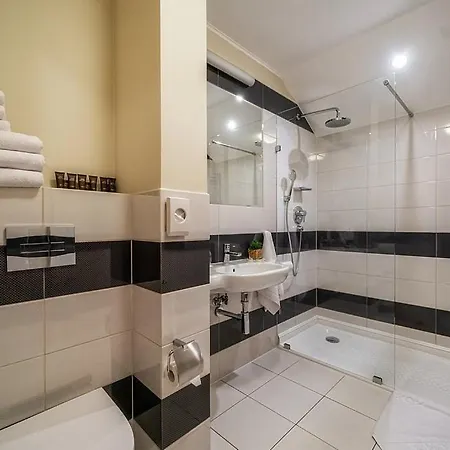 Korona Hotel 3*