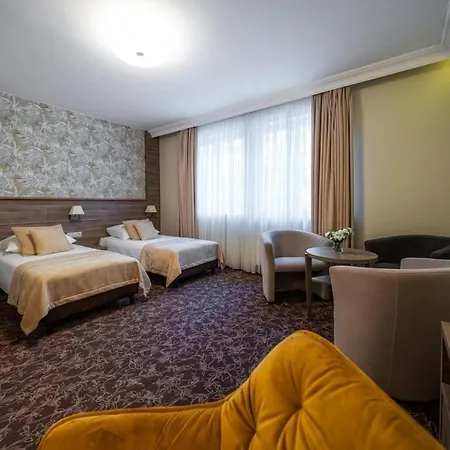 Отель Korona 3*