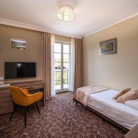 Отель Korona 3*